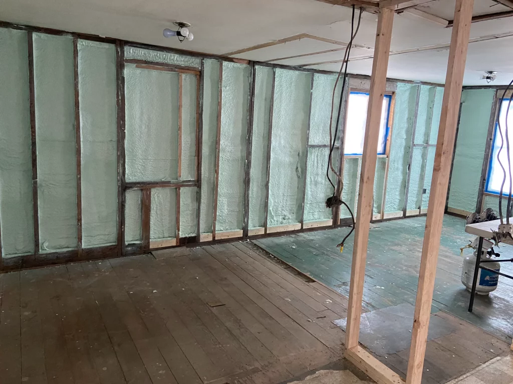 Closed-Cell Spray Foam High-Performance Insulation Solution